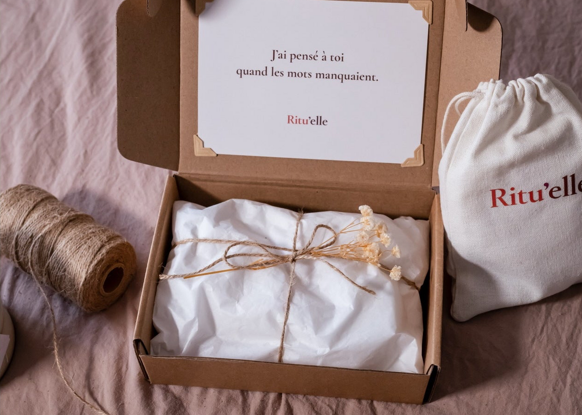 Coffret cadeau Ritu'elle ouvert, avec sa carte : J'ai pensé à toi quand les mots manquaient