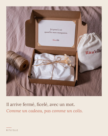 Colis Ritu'elle ouvert avec sa carte manuscrite